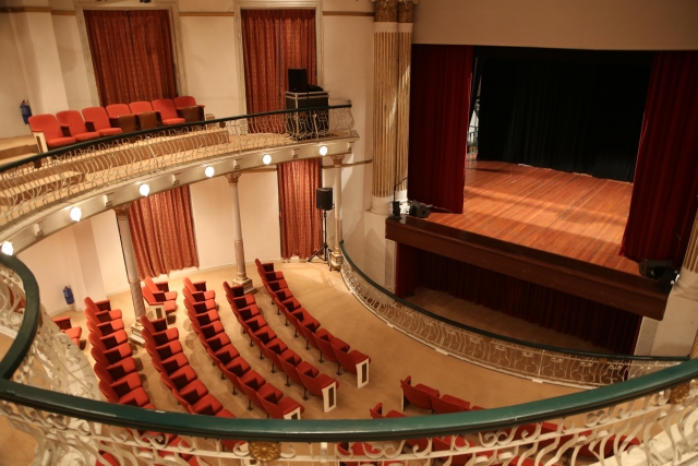 2階サイド席から見たバレエ、オペラの劇場