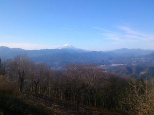 高尾山山頂から望む富士山