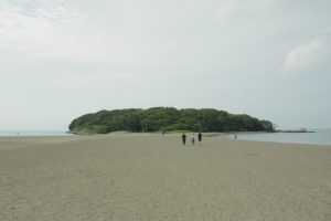 沖ノ島への浜辺