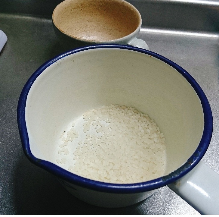 陶器に生米